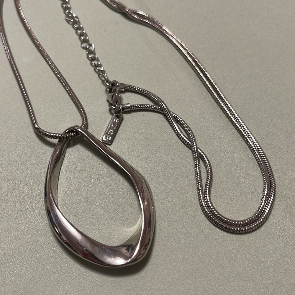 3/$18 Elegant WHBM Necklace - Picture 7 of 7